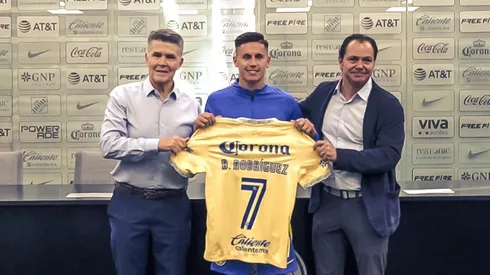 Santiago Baños posó junto a Brian Rodríguez.