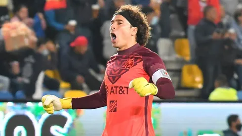 Ochoa sigue con interesados en el futbol europeo.
