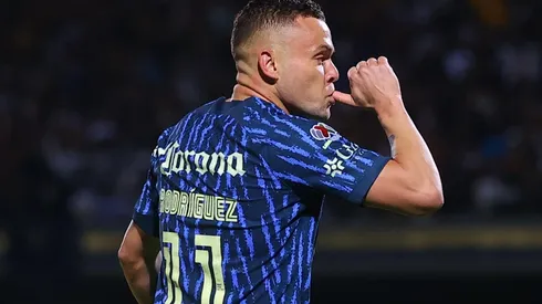 Jonathan Rodríguez, uno de los autores de los goles que marcó el América en el Clásico Capitalino.