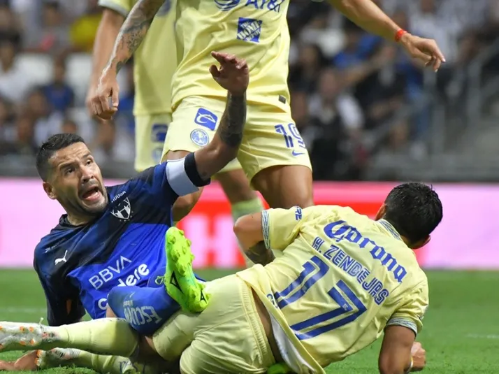 La mala suerte del América: Dos jugadores caen lesionados de gravedad