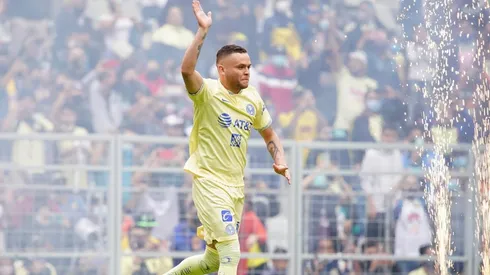 Jonathan Rodríguez se emocionó con el recibimiento de la gente.