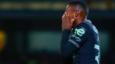 Otero no le ha puesto fácil su salida a América.