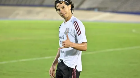 Diego Lainez tendría una nueva opción para quedarse en Europa.