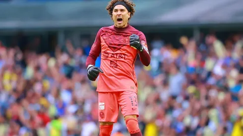 Guillermo Ochoa reveló que en sus comienzos casi tiene problemas por Iván Zamorano.