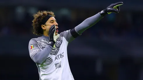 Guillermo Ochoa hizo una gran atajada que contribuyó al empate.