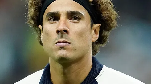 Héctor Zelada le apuntó a Guillermo Ochoa.