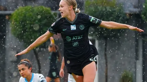 Sarah Luebbert dejó el futbol para convertirse en cantante.