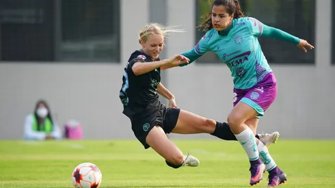 Sarah Luebbert siendo maltratada en América Femenil