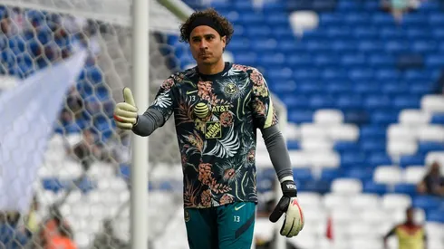 Memo Ochoa fue atacado por aficionados del América, de nuevo.