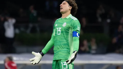 Guillermo Ochoa salvando a la Selección mexicana una vez más