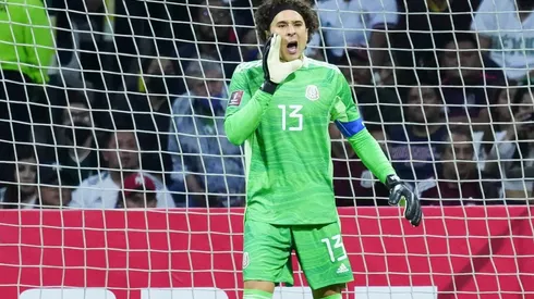 Guillermo Ochoa, otra vez titular en la Selección de México.