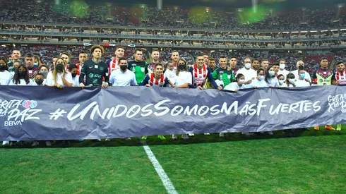 América y Chivas se unieron por la paz.