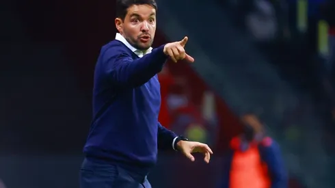 Nicolás Larcamón es el técnico favorito para llegar al Club América