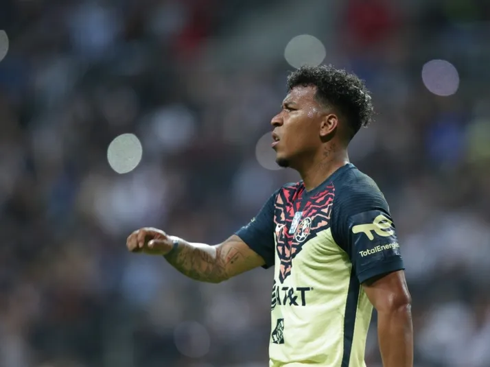 VIDEO: Roger Martínez hace llorar a canterano de Chivas durante el Clásico