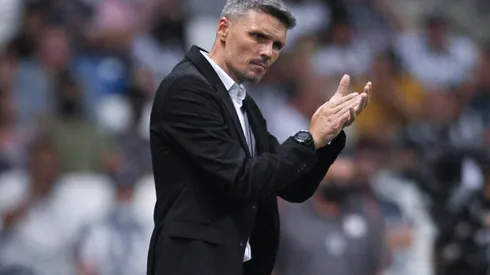 Fernando Ortíz prepara al equipo del América para enfrentar a Chivas.