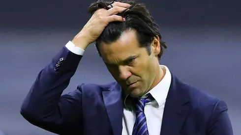 Santiago Solari entre la espada y la pared.