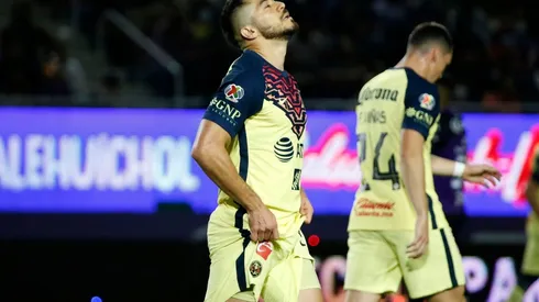 Henry Martín y Federico Viñas se lamentan en un partido de Liga MX con Américs
