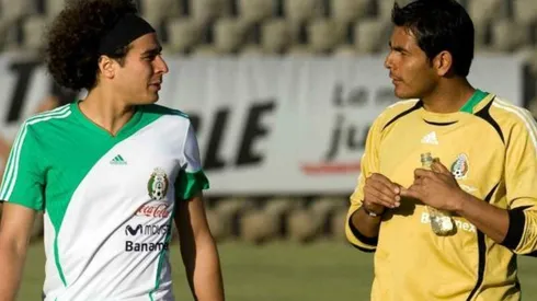 Guillermo Ochoa y Oswaldo Sánchez, una relación claramente quebrada.