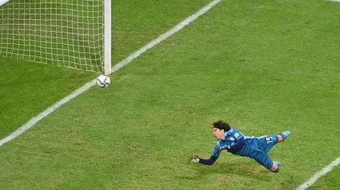 Ochoa y otra magnífica actuación en el arco del Tri.