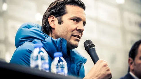 Santiago Solari en conferencia de prensa junto a Santiago Baños.