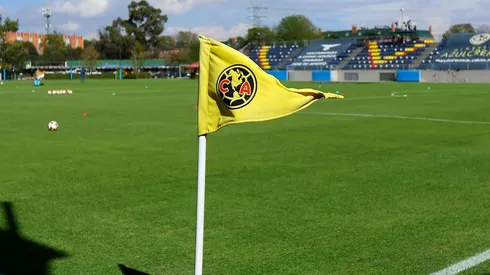 El plantel de las Águilas del América de Santiago Solari se entrena mientras espera por más refuerzos.