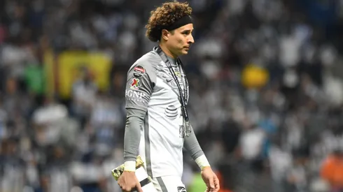 Guillermo Ochoa fue señalado por falta de liderazgo.