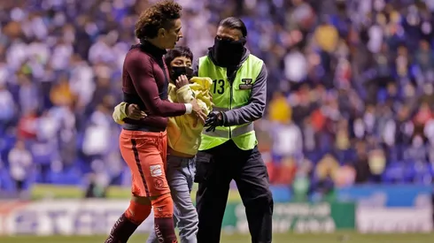 Ochoa no permitió que la seguridad se llevara a un niño.