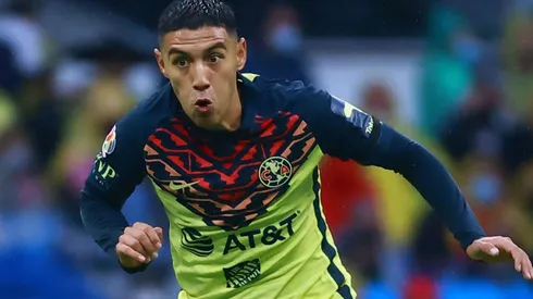 Leo Suárez cerca de Santos Laguna.