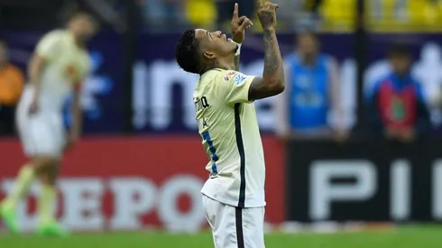 Michael Arroyo vuelve al futbol de élite.