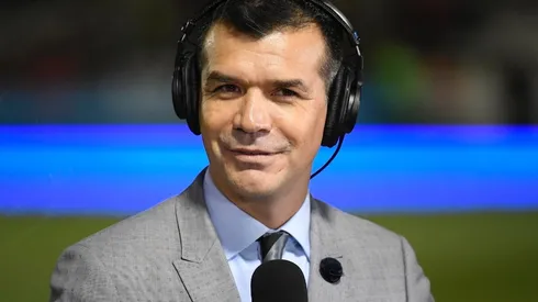 Jared Borgetti, sin piedad con Diego Valdés.