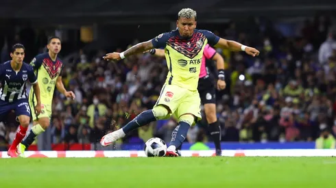 Roger Martínez anotó un gol que Diego Montaño Robles, a instancias del VAR, decidió anular.