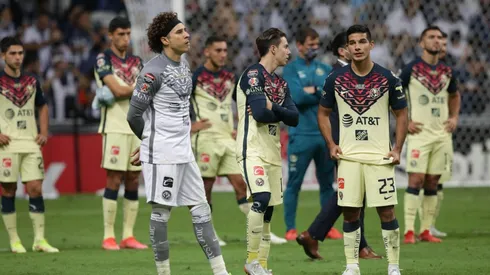 Los futbolistas del América tras la derrota con Rayados.