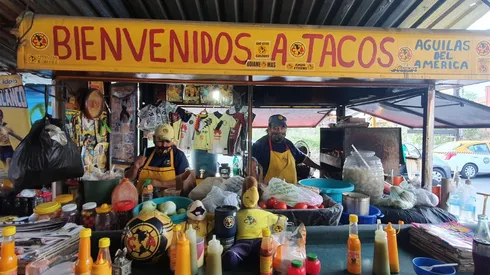 Los tacos rojos Águilas del América son famosos en Monterrey.