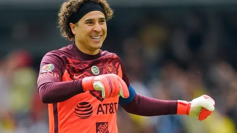 Guillermo Ochoa recibió a un histórico del América.