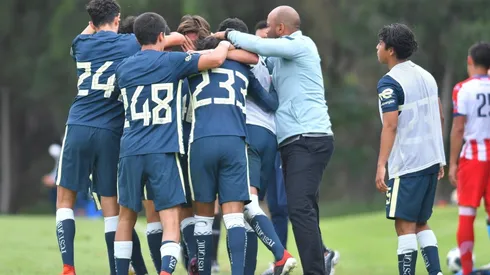 Los azulcremas sacaron dos puntos en medio de un pésimo trabajo arbitral.