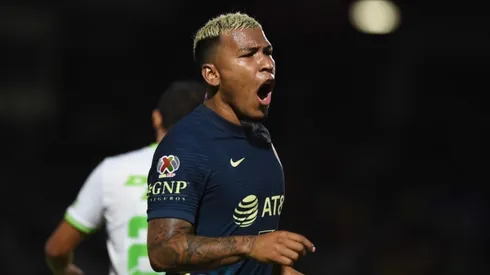 Roger Martínez en un partido con el América