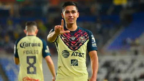 Salvador Reyes en el festejo de su gol frente a Pachuca.