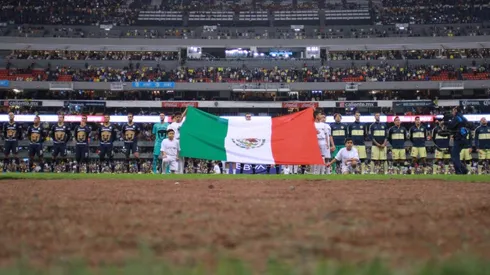 América y Pumas chocan en el Estadio Azteca.