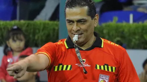 El exarbitro mundialista le apuntó a Ramos Palazuelos por su labor en el Clásico Nacional.