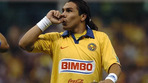 Salvador Cabañas en uno de los goles que le hizo a Guadalajara.