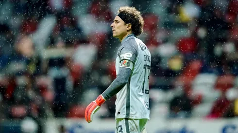 Memo Ochoa no tendrá problemas para estar en el Clásico.