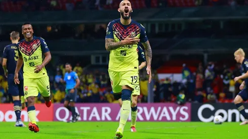 Emanuel Aguilera festejando el segundo gol de la noche para el Club América