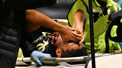 Naveda salió con un notable gesto de dolor.