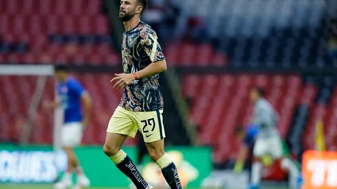 Miguel Layún regresó al Azteca como jugador del América después de 2421 días.
