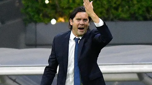 Santiago Solari le habría bajado el pulgar a un foráneo.