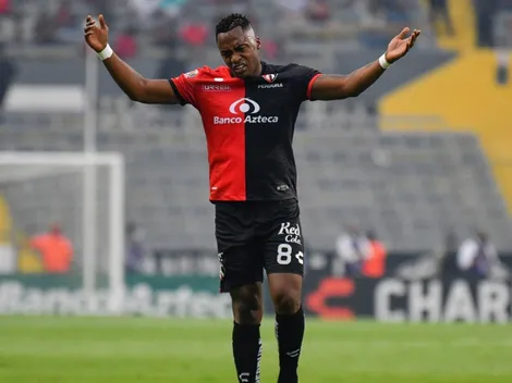 Renato Ibarra vuelve a meter en problemas al América