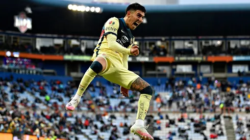 Leo Suárez festejó con todo su golazo en Pachuca.