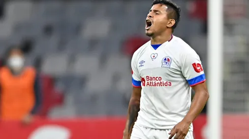 Olimpia dejó una mala impresión por su juego brusco en el Estadio Azteca.