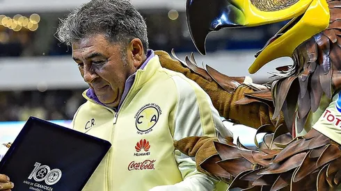 Carlos Reinoso le apuntó a los refuerzos.