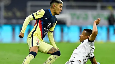 Video: El palo evitó un golazo de Leo Suárez.